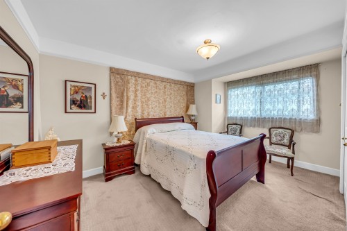 2474 5Th Avenue E, Vancouver, BC - Indoor Photo Showing Bedroom