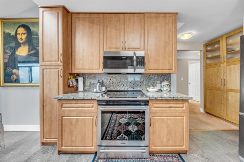 2474 5Th Avenue E, Vancouver, BC - Indoor Photo Showing Kitchen