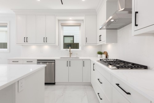 11308 Williams Road, Richmond, BC - Indoor Photo Showing Kitchen With Upgraded Kitchen
