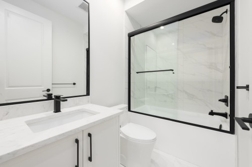 11308 Williams Road, Richmond, BC - Indoor Photo Showing Bathroom