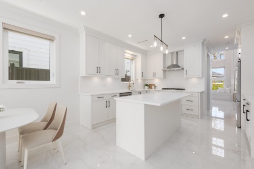 11308 Williams Road, Richmond, BC - Indoor Photo Showing Kitchen With Upgraded Kitchen