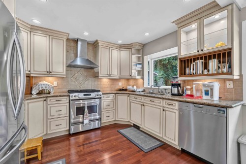 5375 Opal Place, Richmond, BC - Indoor Photo Showing Kitchen With Upgraded Kitchen