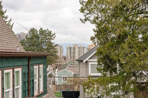 5878 Arlington Street, Vancouver, BC - Outdoor