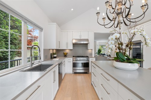 1733 Fulton Avenue, West Vancouver, BC 