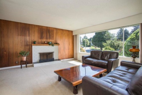 1470 June Crescent, Port Coquitlam, BC - Indoor Photo Showing Living Room With Fireplace