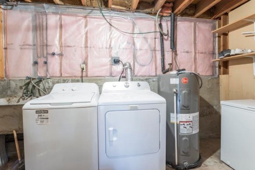 1470 June Crescent, Port Coquitlam, BC - Indoor Photo Showing Laundry Room