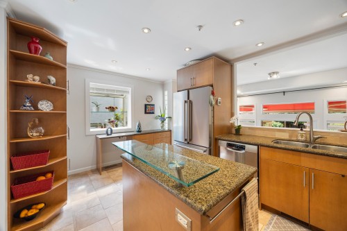 3608 7Th Avenue W, Vancouver, BC 