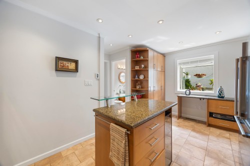 3608 7Th Avenue W, Vancouver, BC 