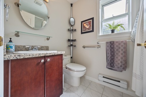 3608 7Th Avenue W, Vancouver, BC 