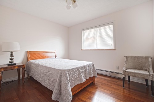 5720 Eastman Drive, Richmond, BC - Indoor Photo Showing Bedroom