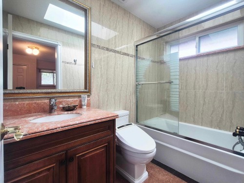 5720 Eastman Drive, Richmond, BC - Indoor Photo Showing Bathroom