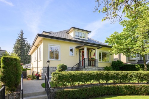 8013 17Th Avenue, Burnaby, BC 