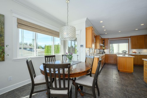 8013 17Th Avenue, Burnaby, BC 