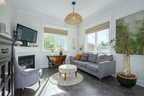 8013 17Th Avenue, Burnaby, BC 