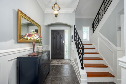 8013 17Th Avenue, Burnaby, BC 