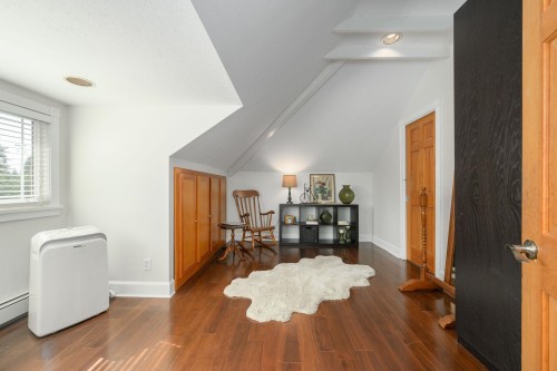 8013 17Th Avenue, Burnaby, BC 