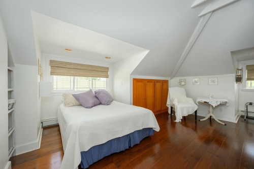 8013 17Th Avenue, Burnaby, BC 