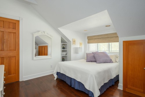 8013 17Th Avenue, Burnaby, BC 