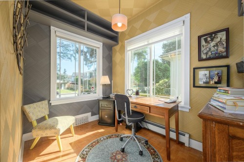 8013 17Th Avenue, Burnaby, BC 