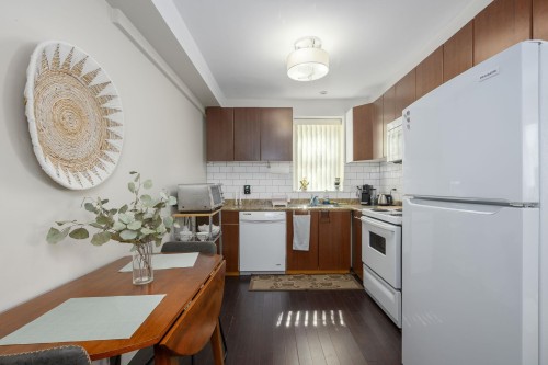 8013 17Th Avenue, Burnaby, BC 