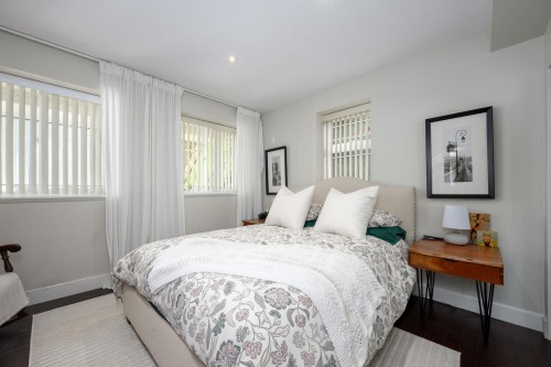 8013 17Th Avenue, Burnaby, BC 