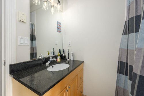 8013 17Th Avenue, Burnaby, BC 
