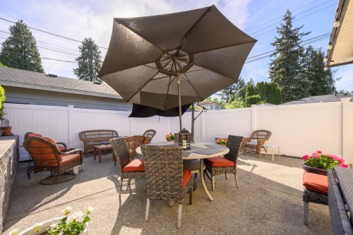 8013 17Th Avenue, Burnaby, BC 