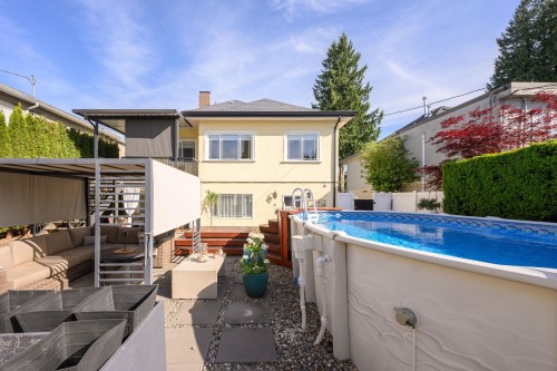 8013 17Th Avenue, Burnaby, BC 