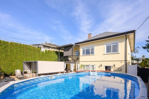 8013 17Th Avenue, Burnaby, BC 