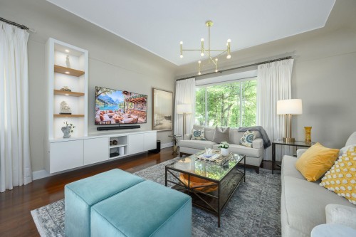 8013 17Th Avenue, Burnaby, BC 