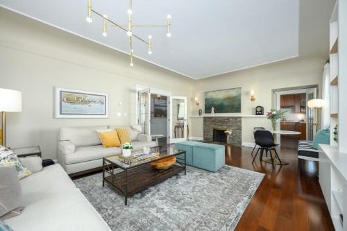 8013 17Th Avenue, Burnaby, BC 