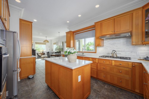 8013 17Th Avenue, Burnaby, BC 