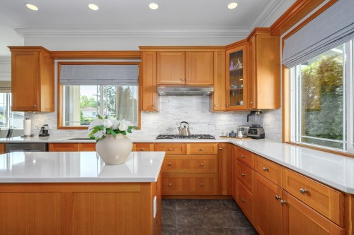 8013 17Th Avenue, Burnaby, BC 