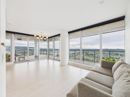 4906-4880 Lougheed Highway, Burnaby, BC - Indoor Photo Showing Living Room