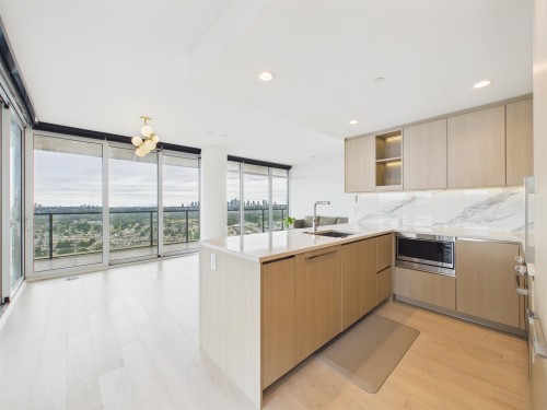 4906-4880 Lougheed Highway, Burnaby, BC - Indoor Photo Showing Kitchen