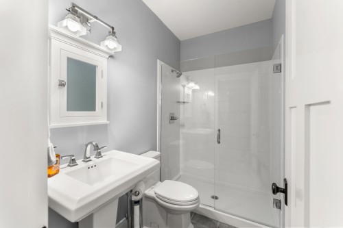 4896 12 Avenue, Delta, BC - Indoor Photo Showing Bathroom