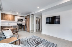 001-1170 Barclay Street Vancouver, BC V6E 1H1