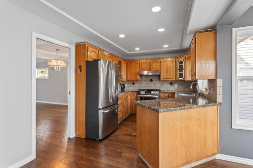 1252 Gateway Place, Port Coquitlam, BC - Indoor Photo Showing Kitchen With Double Sink