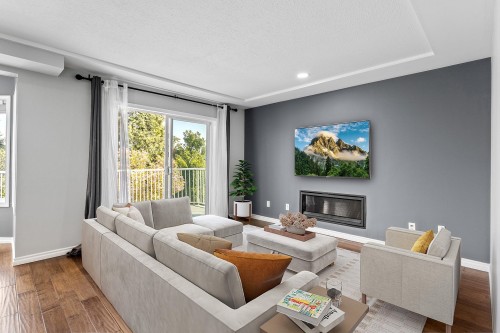 1252 Gateway Place, Port Coquitlam, BC - Indoor Photo Showing Living Room With Fireplace