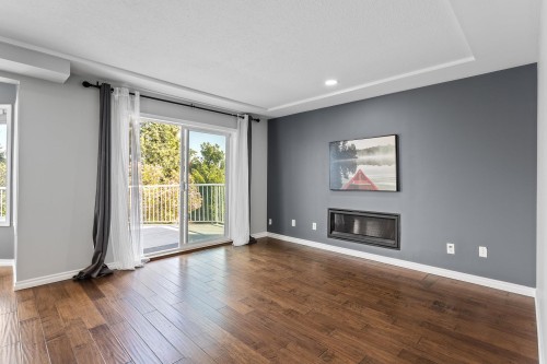1252 Gateway Place, Port Coquitlam, BC - Indoor Photo Showing Living Room With Fireplace
