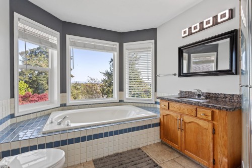 1252 Gateway Place, Port Coquitlam, BC - Indoor Photo Showing Bathroom