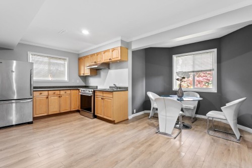1252 Gateway Place, Port Coquitlam, BC - Indoor Photo Showing Kitchen