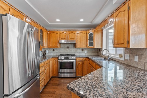 1252 Gateway Place, Port Coquitlam, BC - Indoor Photo Showing Kitchen With Double Sink