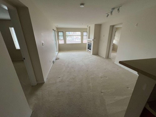 413-6508 Denbigh Avenue, Burnaby, BC - Indoor Photo Showing Other Room