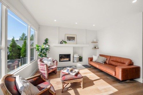 10091 243Rd Street, Maple Ridge, BC - Indoor Photo Showing Living Room With Fireplace