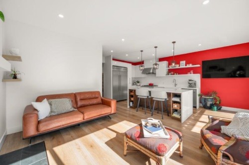 10091 243Rd Street, Maple Ridge, BC - Indoor Photo Showing Living Room