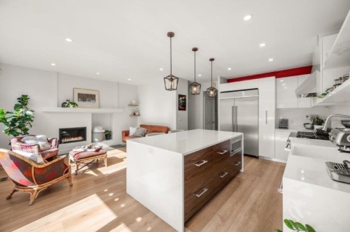 10091 243Rd Street, Maple Ridge, BC - Indoor With Fireplace