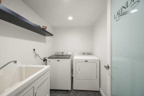 10091 243Rd Street, Maple Ridge, BC - Indoor Photo Showing Laundry Room