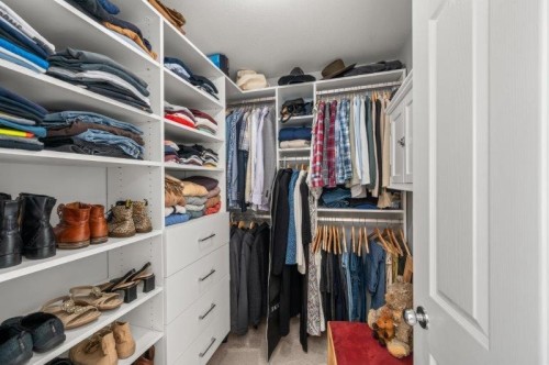 10091 243Rd Street, Maple Ridge, BC - Indoor With Storage