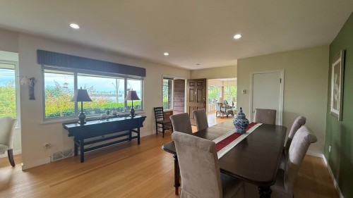 3863 Marine Drive, West Vancouver, BC 